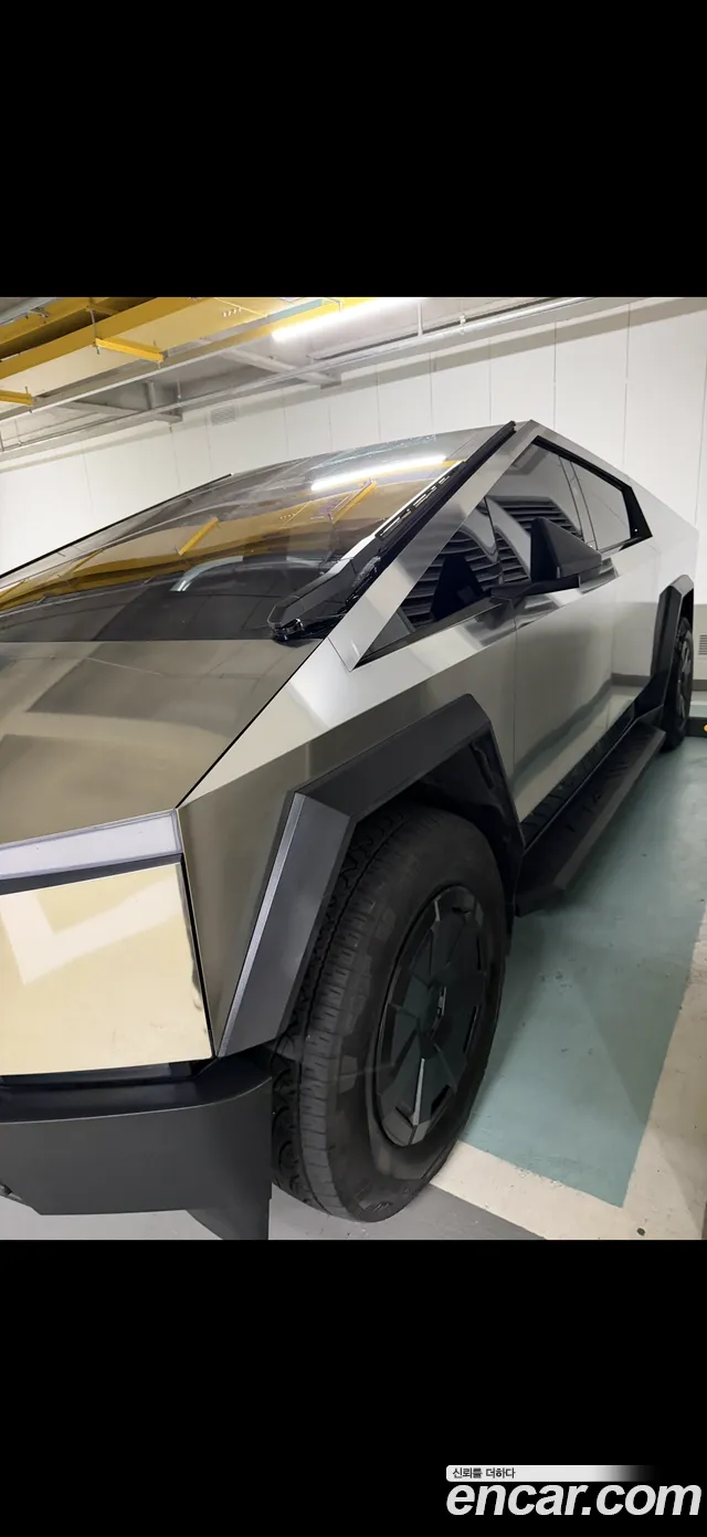 Tesla Cybertruck 2024 thumb 6