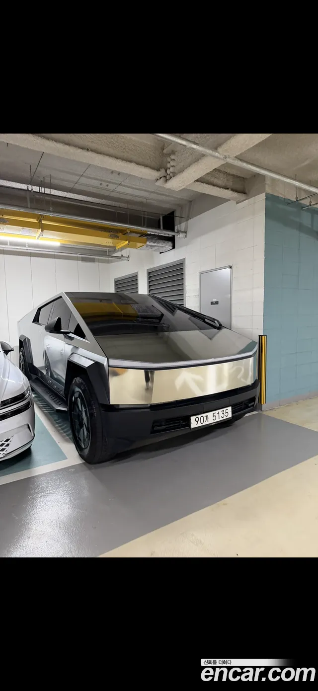 Tesla Cybertruck 2024 thumb 10