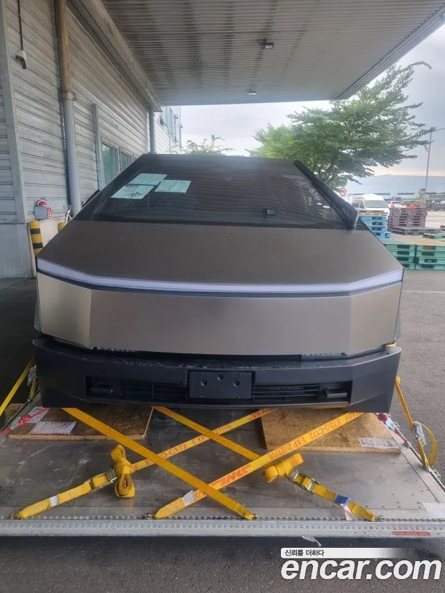 Tesla Cybertruck 2024 thumb 11