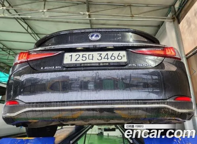 Lexus ES 2021 thumb 2