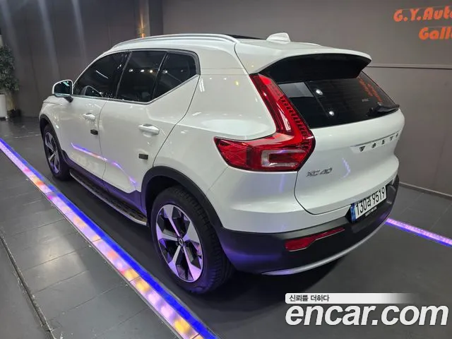 Volvo XC40 2024 thumb 2