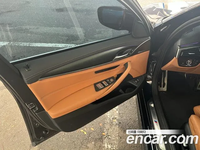 BMW 5 серии 2023 thumb 11
