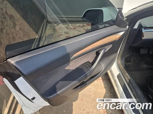Tesla Model 3 2022 thumb 5