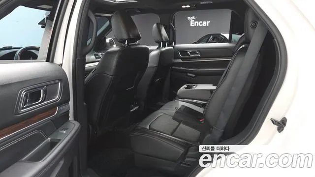 Ford Explorer 2019 thumb 11