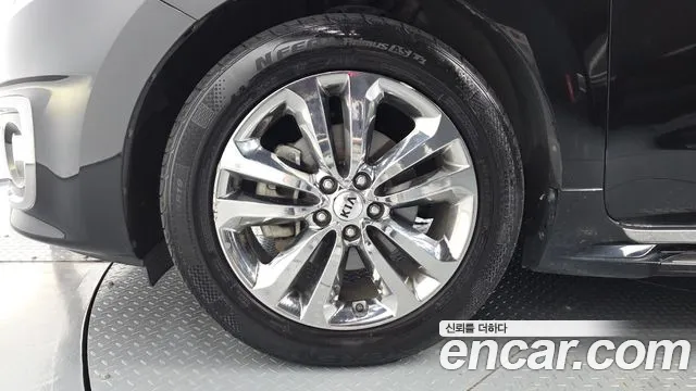 Kia Carnival 2016 thumb 5