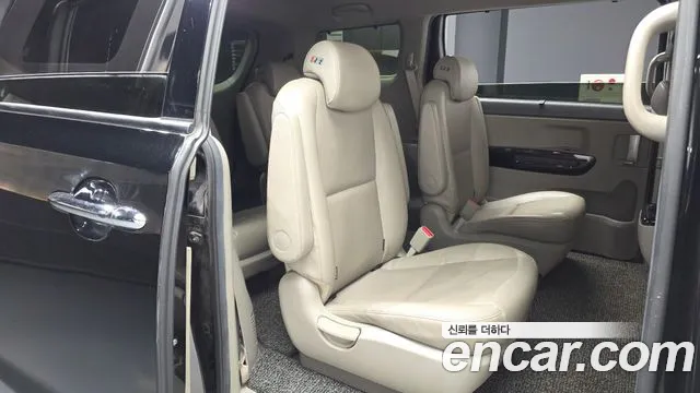 Kia Carnival 2016 thumb 12
