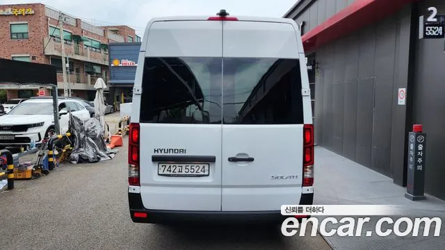 Hyundai Staria 2023 thumb 4