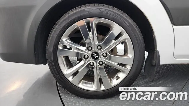 Hyundai Staria 2023 thumb 5