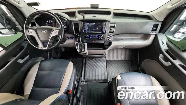 Hyundai Staria 2023 thumb 7