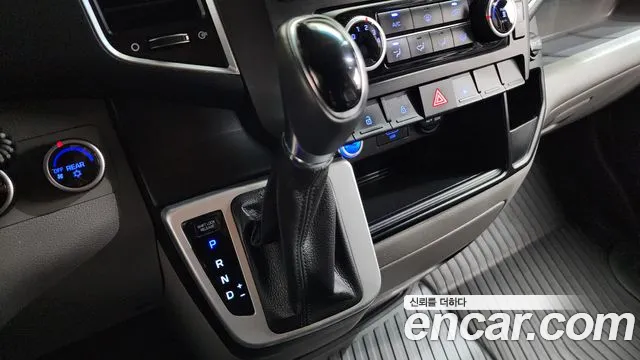 Hyundai Staria 2023 thumb 9