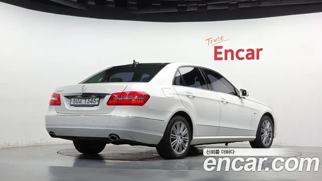 Mercedes-Benz E-Класс 2012 thumb 2