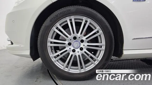 Mercedes-Benz E-Класс 2012 thumb 5