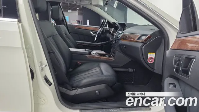Mercedes-Benz E-Класс 2012 thumb 11