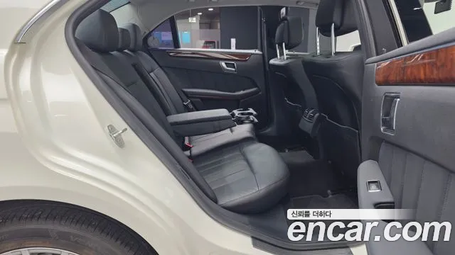 Mercedes-Benz E-Класс 2012 thumb 12