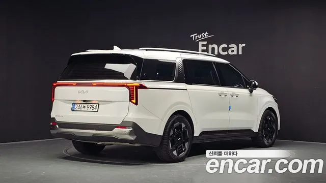 Kia Carnival 2024 thumb 2