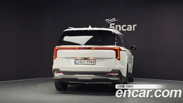 Kia Carnival 2024 thumb 4
