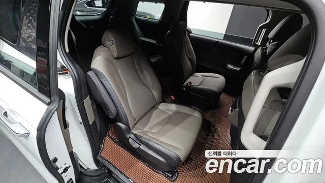 Kia Carnival 2024 thumb 11