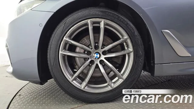 BMW 5 серии 2019 thumb 5