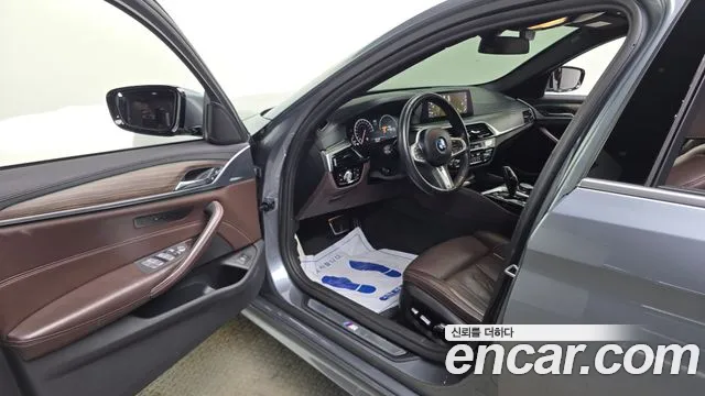 BMW 5 серии 2019 thumb 10