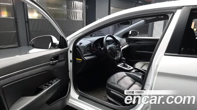 Hyundai Avante 2017 thumb 10