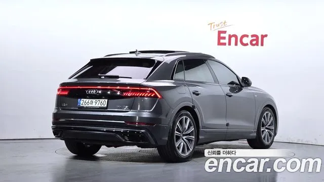 Audi Q8 2021 thumb 2