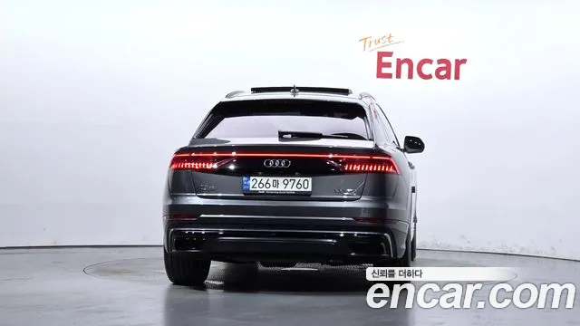 Audi Q8 2021 thumb 4