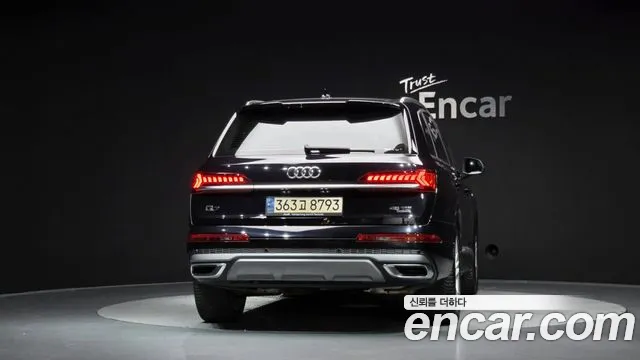 Audi Q7 2021 thumb 3