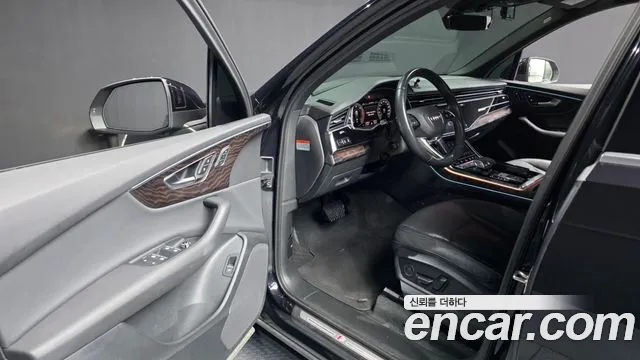 Audi Q7 2021 thumb 9