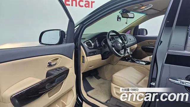 Kia Carnival 2019 thumb 10