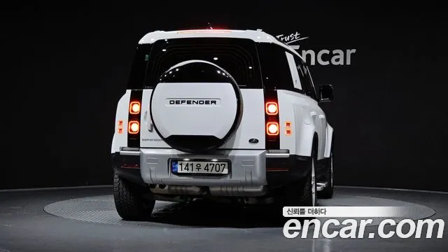 Land Rover Defender 2021 thumb 3