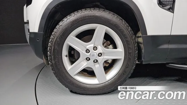 Land Rover Defender 2021 thumb 4