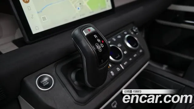 Land Rover Defender 2021 thumb 8