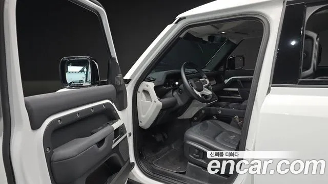 Land Rover Defender 2021 thumb 9