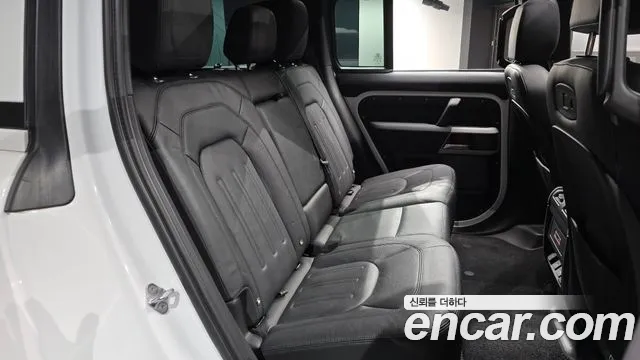 Land Rover Defender 2021 thumb 10