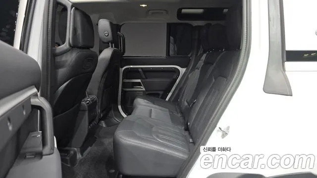 Land Rover Defender 2021 thumb 11