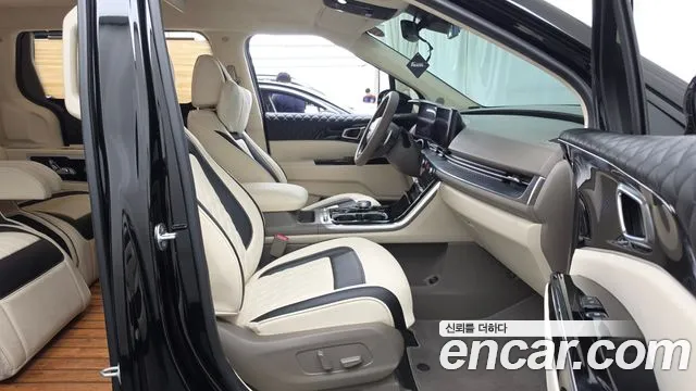 Kia Carnival 2021 thumb 11