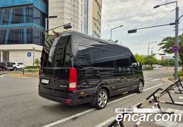 Hyundai Staria 2024 thumb 5