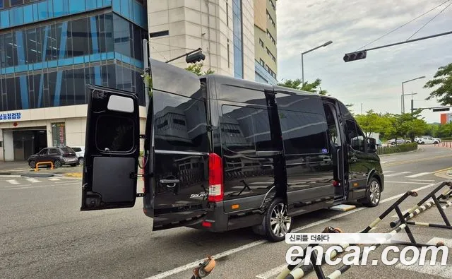 Hyundai Staria 2024 thumb 6