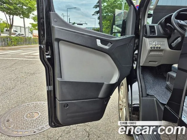 Hyundai Staria 2024 thumb 8