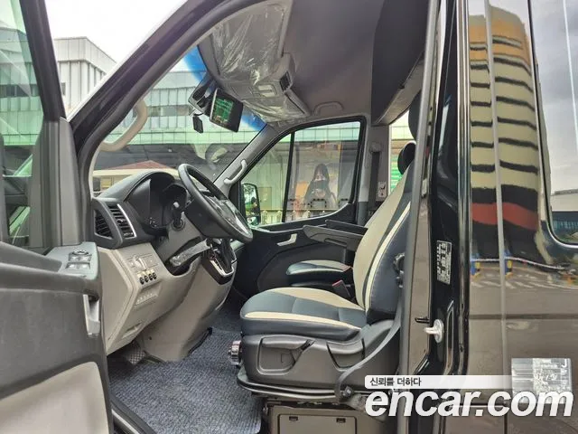 Hyundai Staria 2024 thumb 9