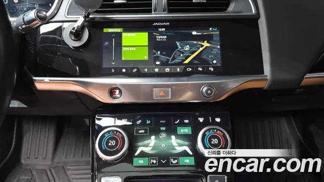 Jaguar I-PACE 2019 thumb 12