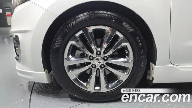 Kia Carnival 2015 thumb 5