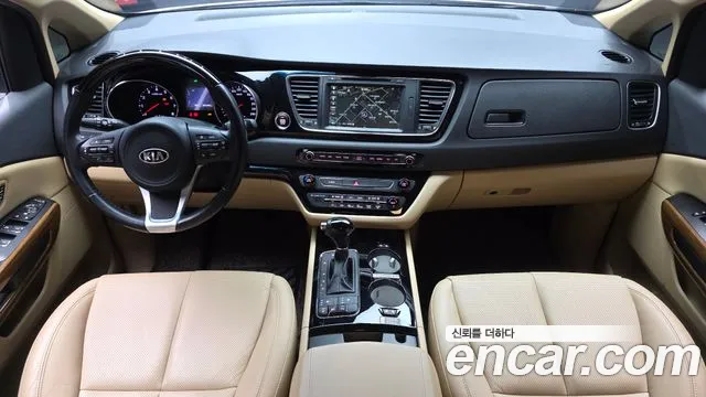 Kia Carnival 2015 thumb 7