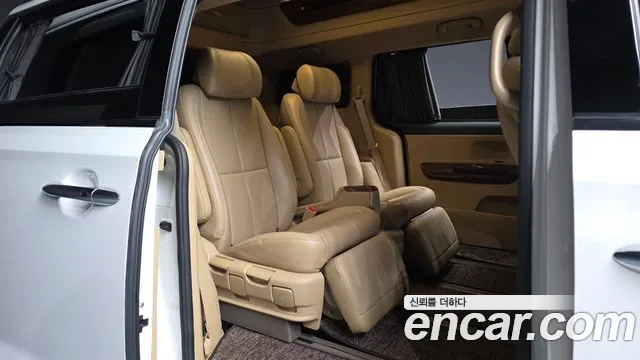 Kia Carnival 2015 thumb 12