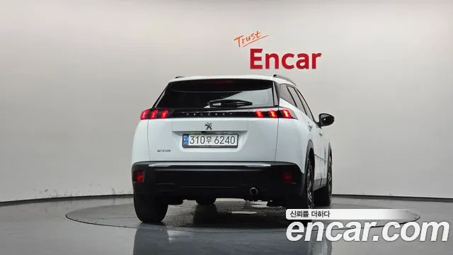 Peugeot 2008 2021 thumb 4