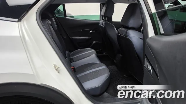 Peugeot 2008 2021 thumb 11
