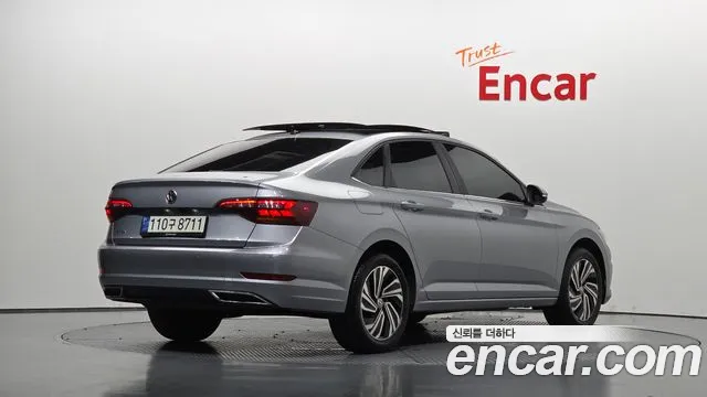 Volkswagen Jetta 2020 thumb 2