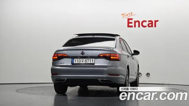 Volkswagen Jetta 2020 thumb 4