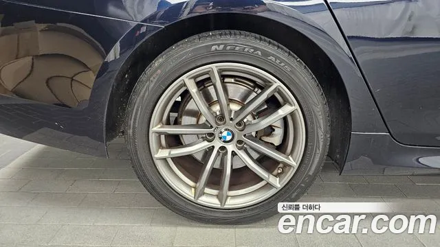 BMW 5 серии 2018 thumb 5