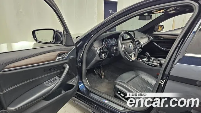 BMW 5 серии 2018 thumb 10